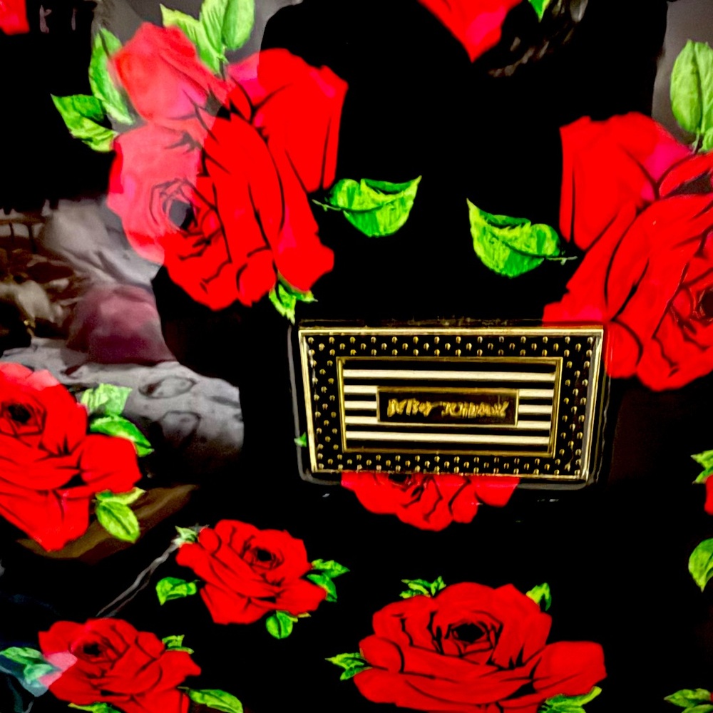 Betsey Johnson roses suitcase New - Picture 10 of 10